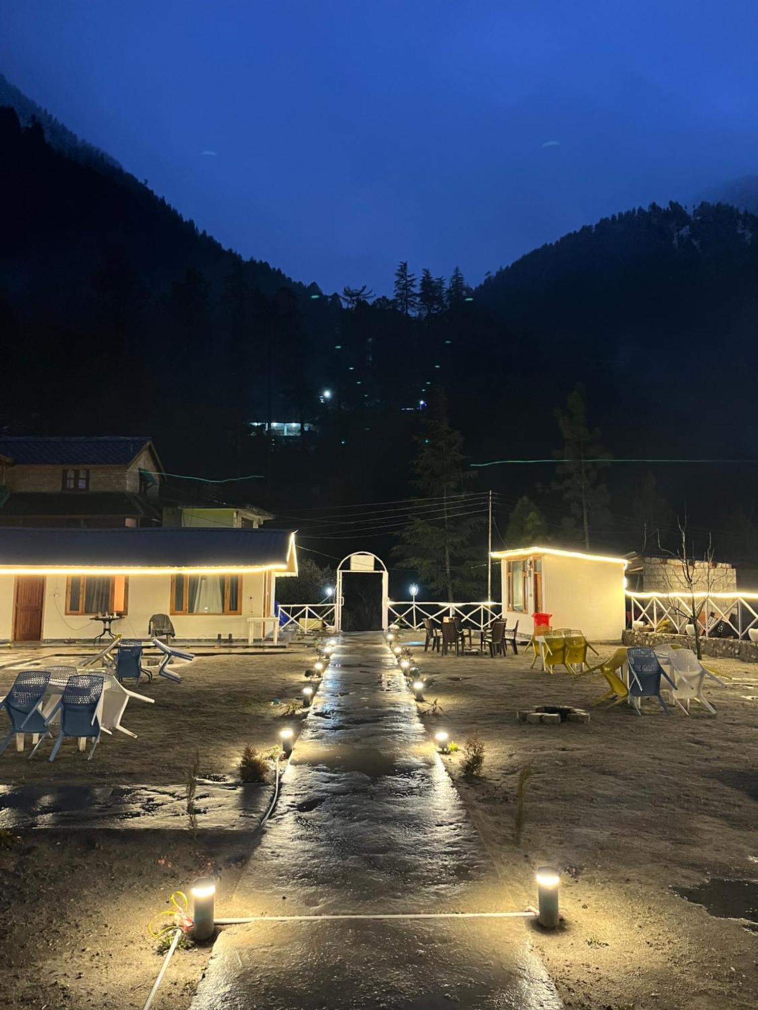 Hotel Adinova Kasol Zewnętrze zdjęcie